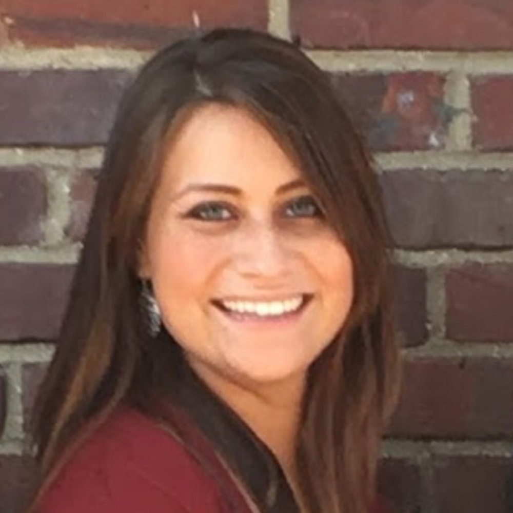 Meet your Posher, Elena Maria